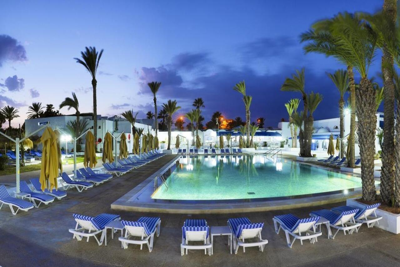 Hari Club Beach Resort Aghir ภายนอก รูปภาพ