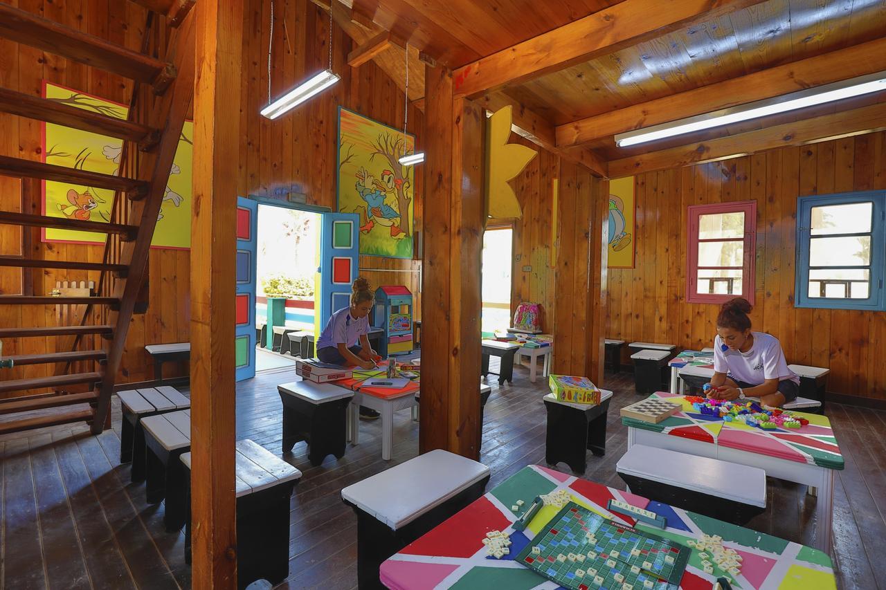 Hari Club Beach Resort Aghir ภายนอก รูปภาพ