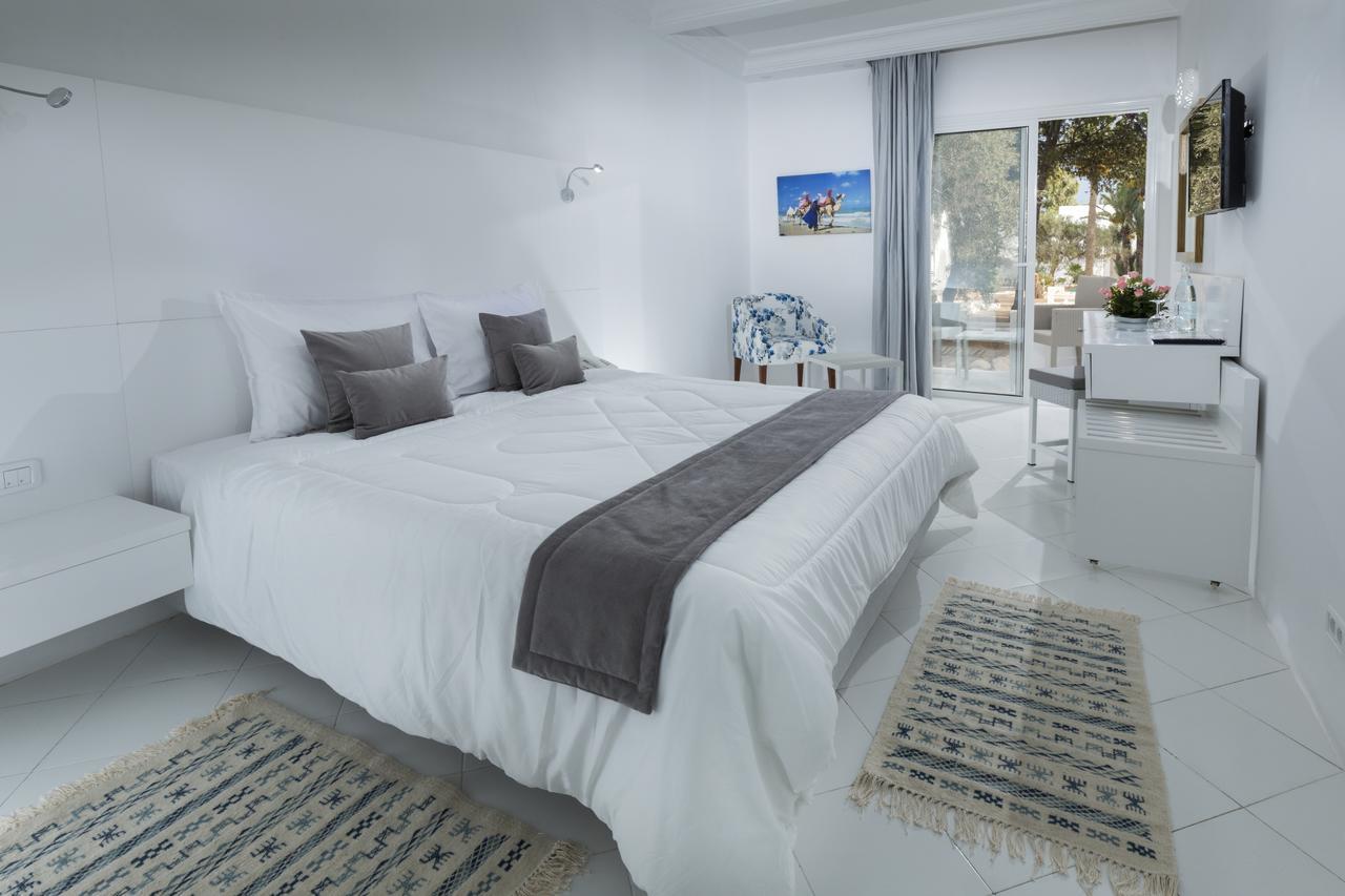 Hari Club Beach Resort Aghir ภายนอก รูปภาพ