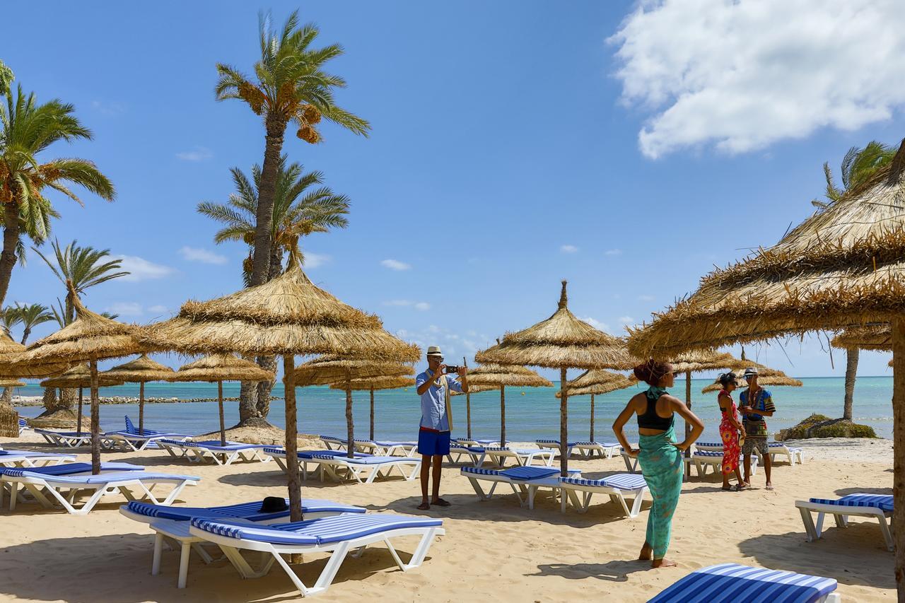 Hari Club Beach Resort Aghir ภายนอก รูปภาพ